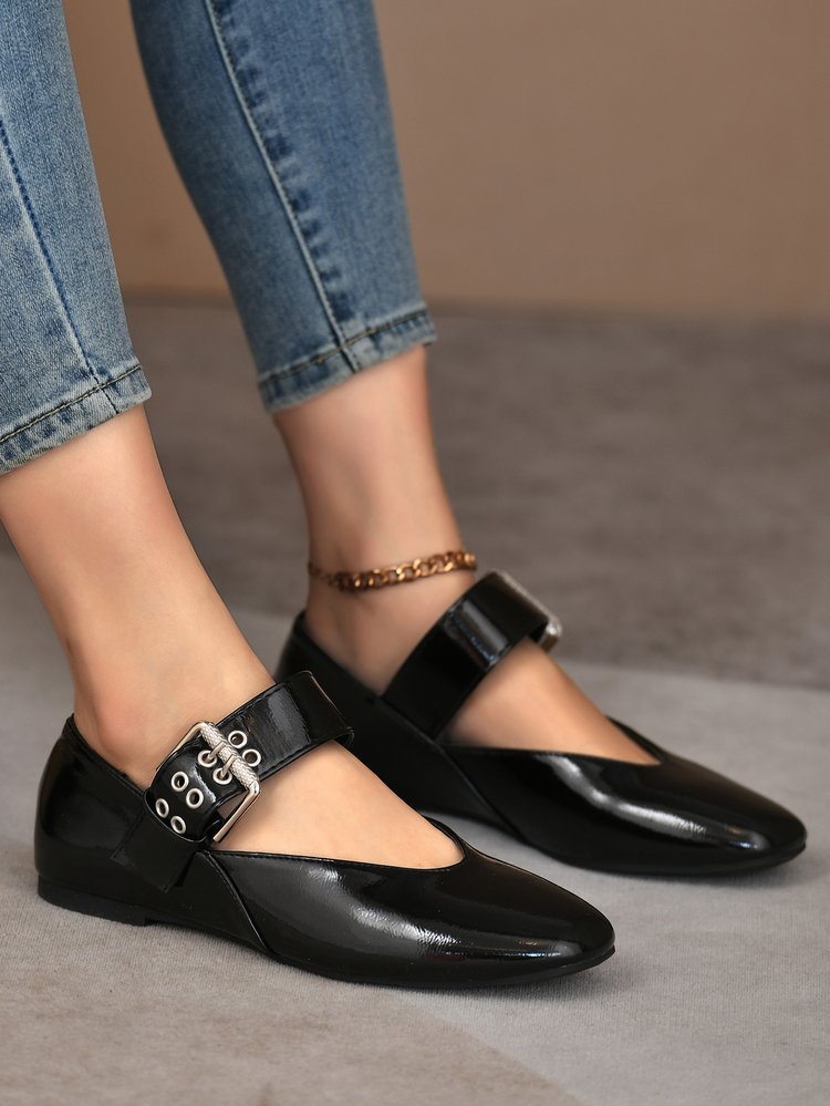 Damen  klassische Mary-Jane Ballerina mit verstellbarem Schnallenriemen spitze Vorderkappe und weicher Komfortsohle EB