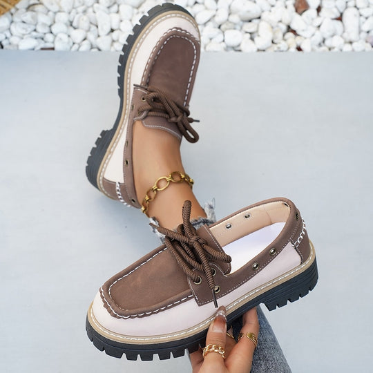 Damen Sneakers mit robustem Profil und dekorativen Schnürsenkeln EB
