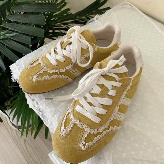 Damen Sneaker mit verspieltem Spitzen-Design und komfortabler Sohle EB