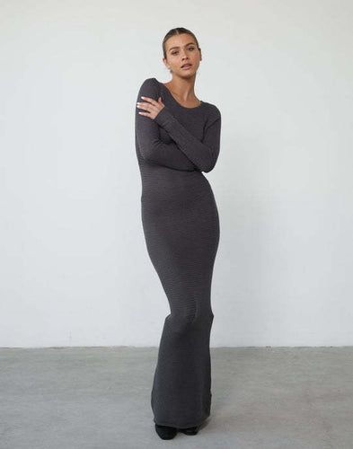 Damen figurbetontes Maxikleid aus hochwertigem Rippstrickstoff mit tiefem Ausschnitt EB