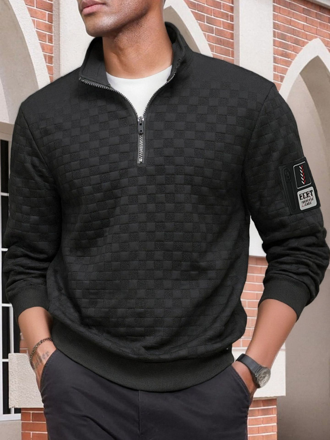Herren nan strukturierter Stehkragen-Halbzip-Pullover mit Karosteppung, elastischen Bündchen und Ärmel-Patch EB