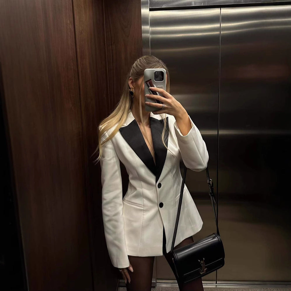 Damen Blazer mit kontrastierendem Revers EB