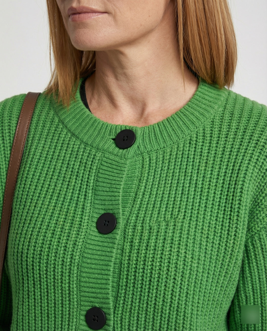 Damen hüftlanger Grobstrick-Cardigan mit markanten runden Zierknöpfen Oversize-Passform Ballonärmeln und geripptem Saum EB