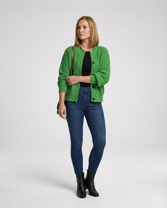 Damen hüftlanger Grobstrick-Cardigan mit markanten runden Zierknöpfen Oversize-Passform Ballonärmeln und geripptem Saum EB