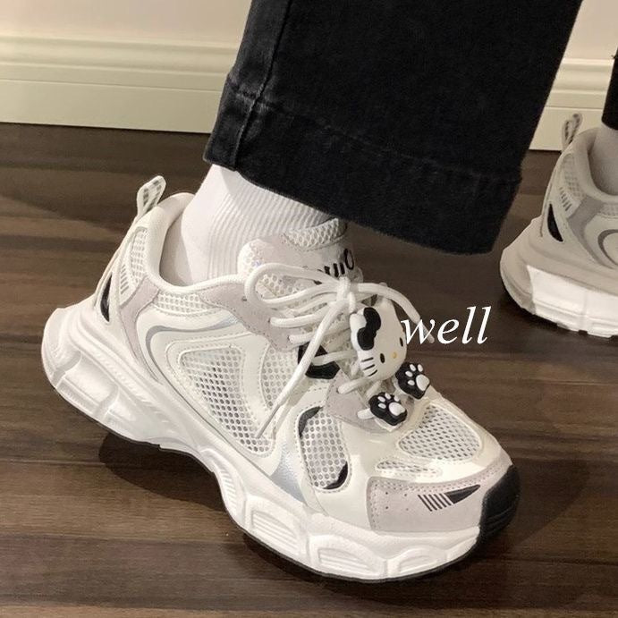 Damen Sport Sneakers mit einzigartigen Hello Kitty Ornamenten EB