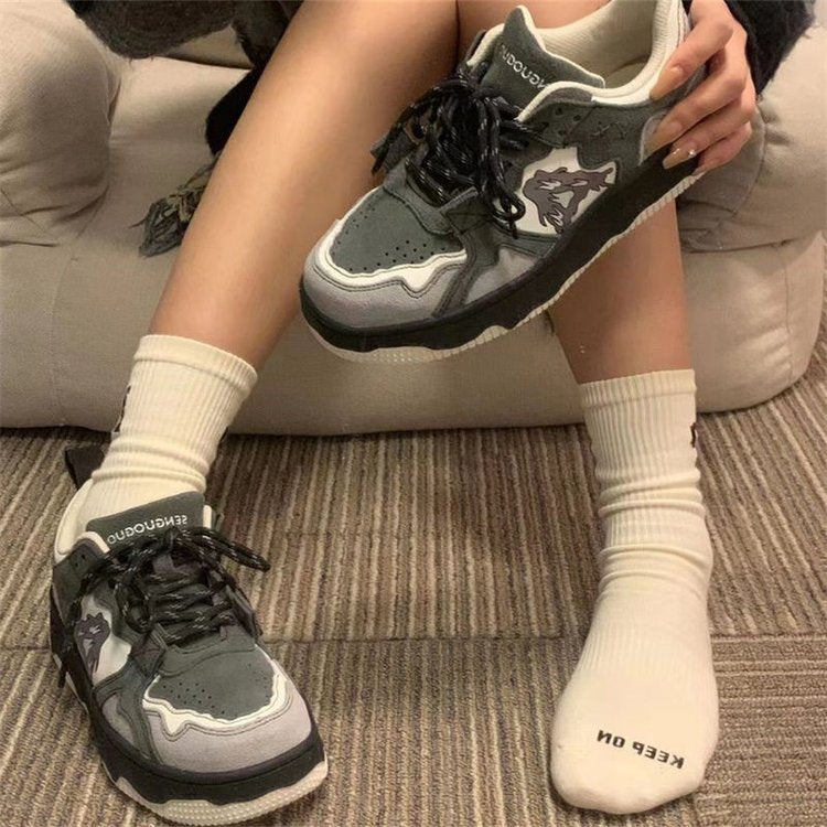 Damen Sportliche Sneakers mit zugeschnittenem Obermaterial und dämpfender Sohle EB