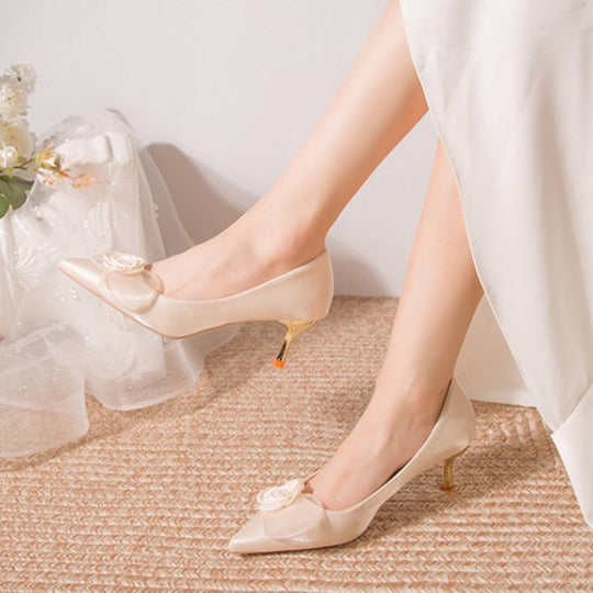 Damen Spitze Pumps mit zierlichem Blumenakzent EB
