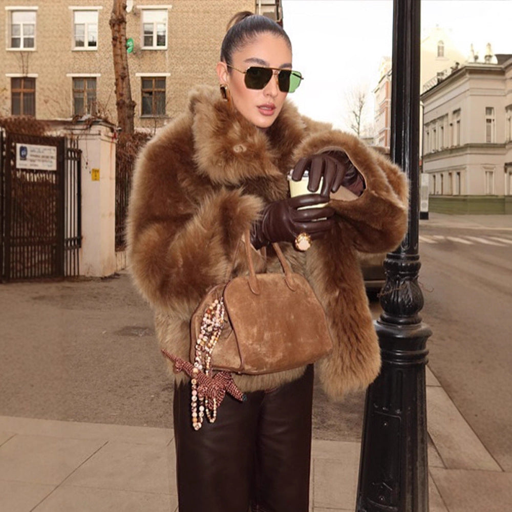 Damen Pelzjacke mit voluminösem Schnitt und elegantem Kragen EB