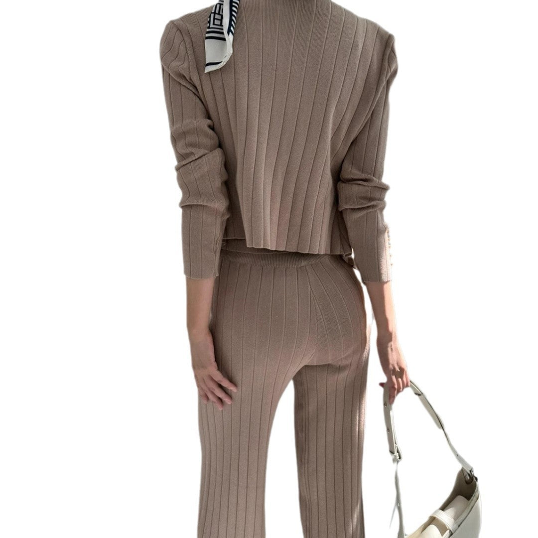 Damen elegantes gestricktes Ensemble mit Knopfdetaillierung EB