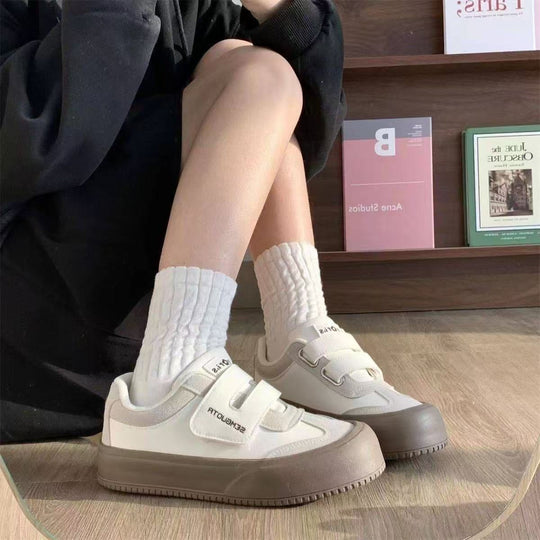 Damen Bequeme Sneaker mit doppeltem Klettverschluss und dämpfender Sohle EB