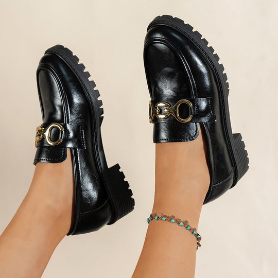 Damen Elegante Mokassins mit modischen Metallakzenten EB
