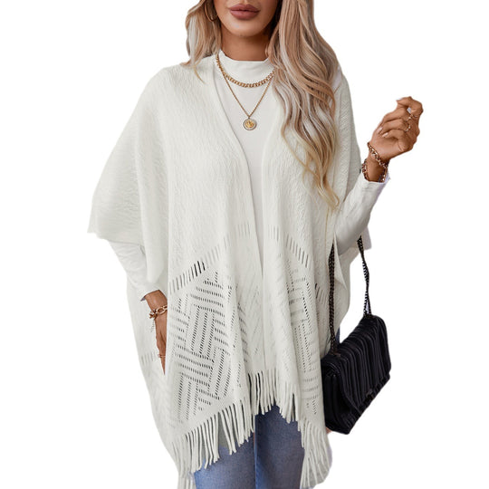 Damen eleganter Strickponcho mit fransigen Details und markantem Muster EB