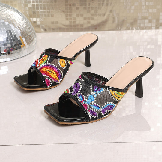 Damen Modische Sandaletten mit buntem Stickdesign und elegantem Schaft EB