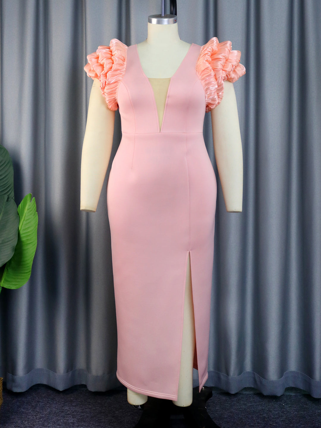 Damen Elegantes Maxikleid mit voluminösen Rüschenschultern und sexy Schlitz EB
