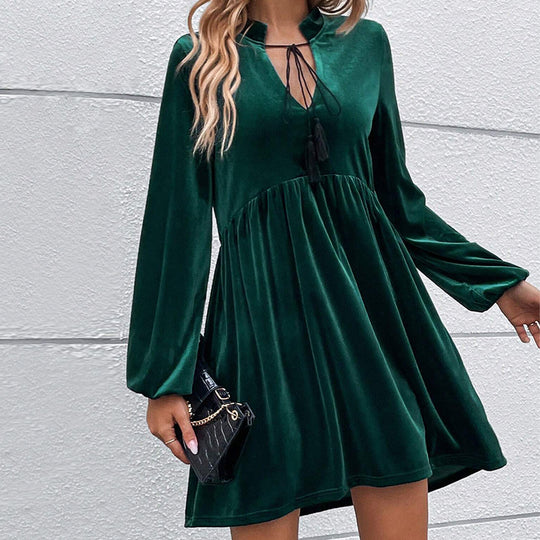 Damen samtiges Babydoll-Minikleid mit Empire-Taille Quastenbindung und langen Glockenärmeln Eichborn Berlin