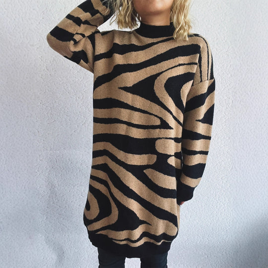 Damen Grobstrickpullover mit modernem Zebradesign und hohem Kragen EB