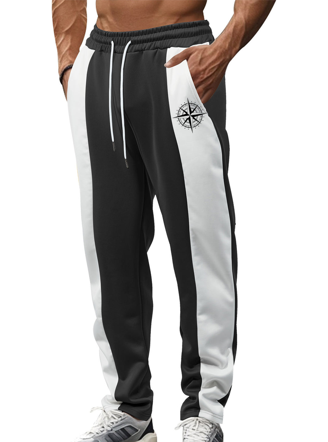 Herren nan sportive Trackpants mit seitlichen Kontrastbahnen elastischem Bund Kordelzug und Hirschstickerei EB