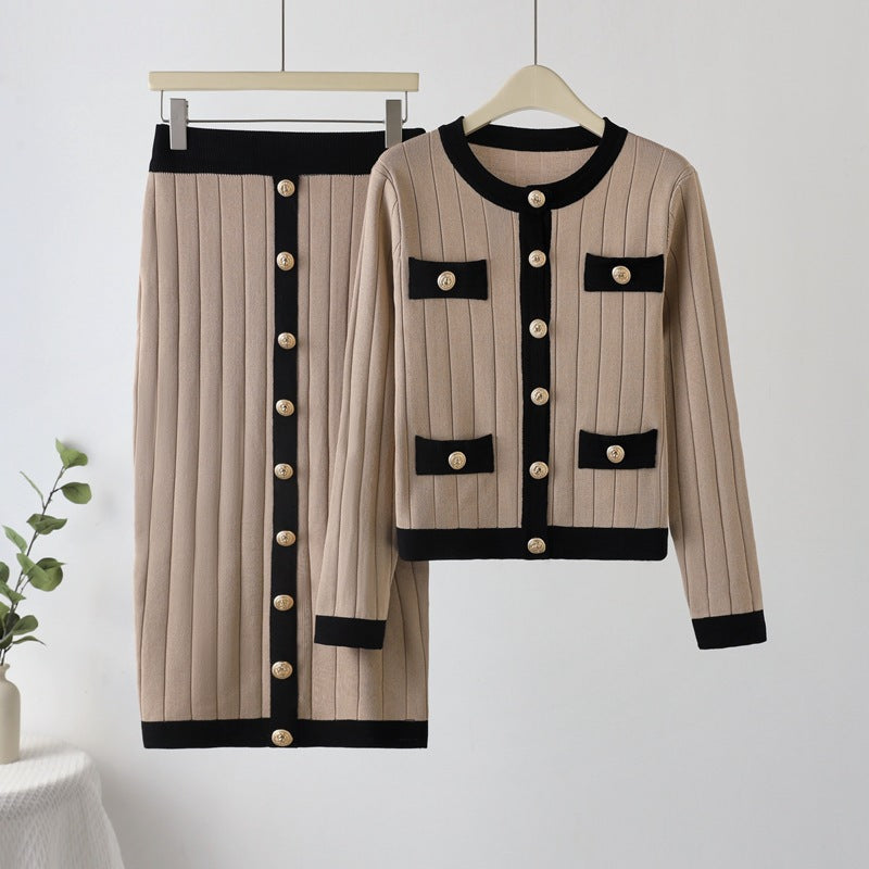 Damen stylisches Strickensemble mit dekorativen Knöpfen und Taschen EB