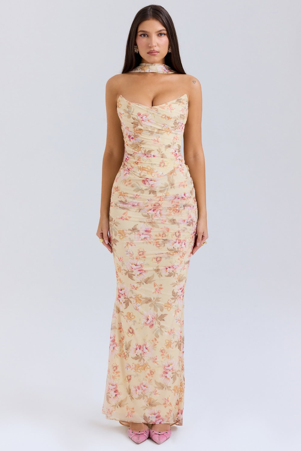 Damen Elegantes Couture-Maxikleid mit schulterfreiem Design und raffinierten Drapierungen EB