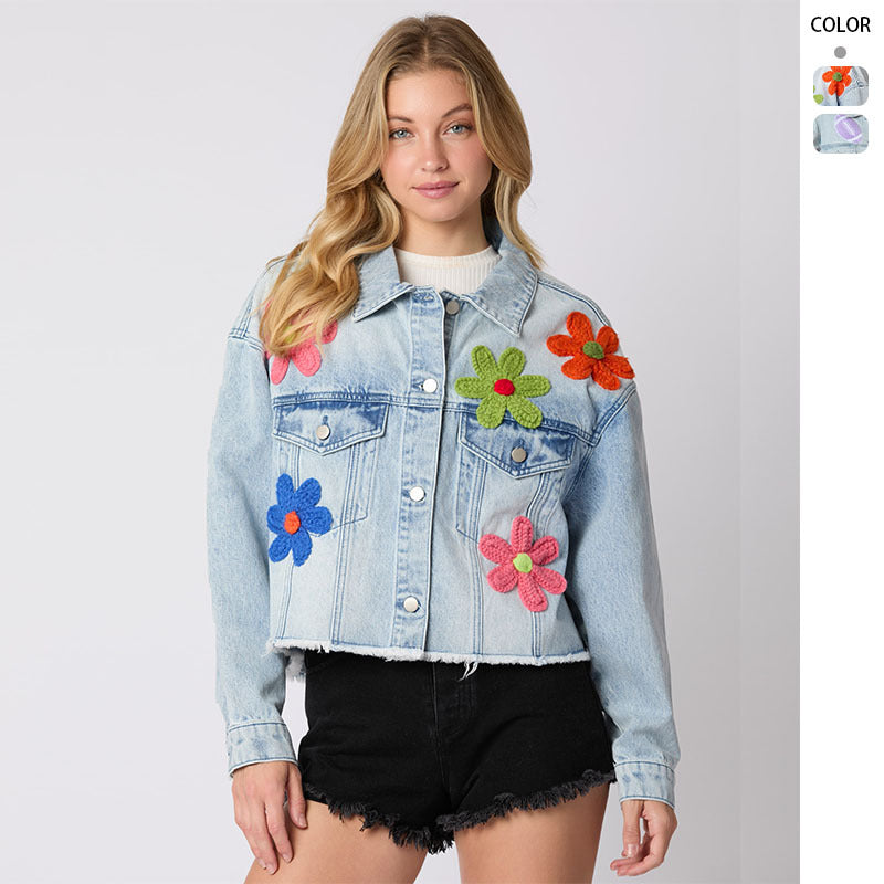 Damen cropped Jeansjacke mit bunten Football-Patches und lässigem Schnitt EB