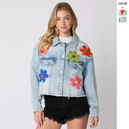 Damen cropped Jeansjacke mit bunten Football-Patches und lässigem Schnitt EB