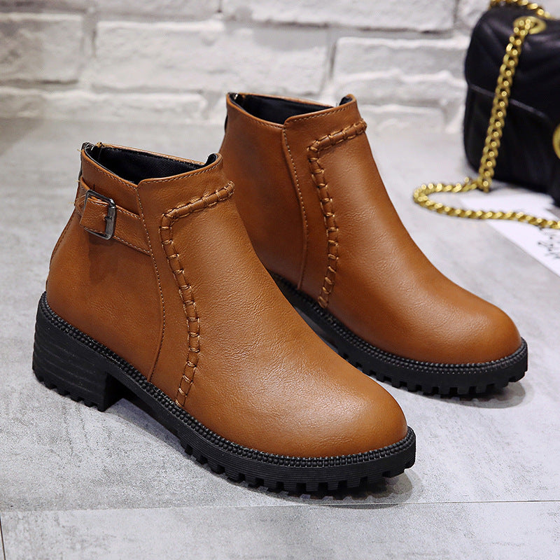 Damen nan klassische knöchelhohe Ankle-Boots aus synthetischem Leder mit robuster Profilsohle und Ziergurt EB