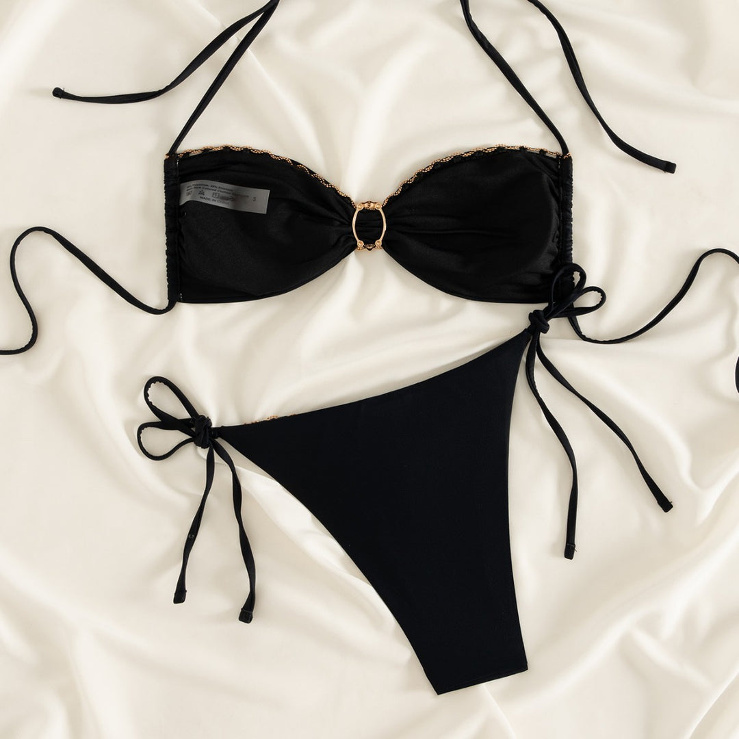 Damen Eleganter Bikini mit goldenen Akzenten EB