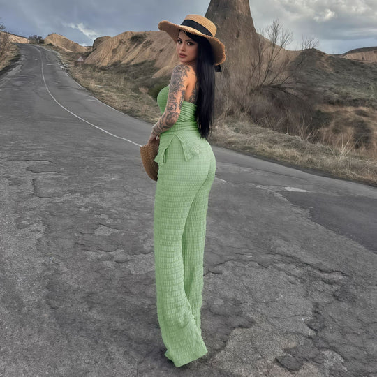 Damen eleganter Jumpsuit mit schulterfreiem Design und asymmetrischem Saum EB