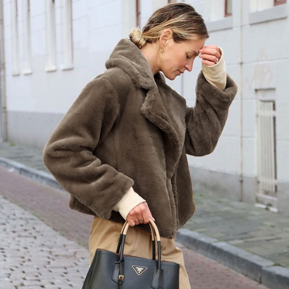 Damen Kuschelige Fleecejacke mit Reverskragen und Seitennaht EB