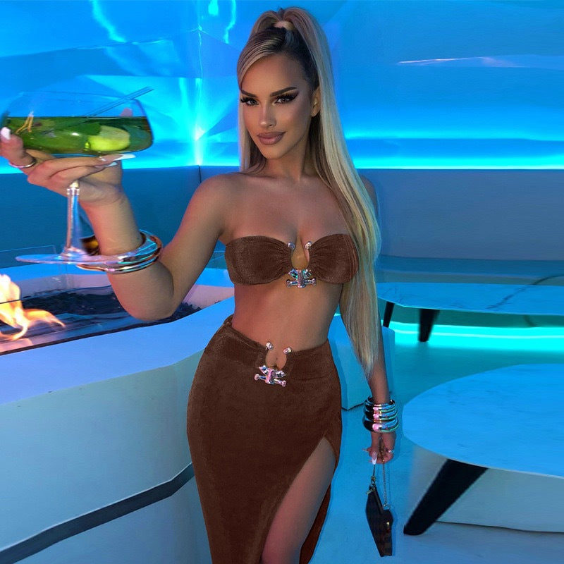 Damen Stylisches Bandeau-Top und Maxi-Rock Set mit hohem Schlitz und eleganten Details EB