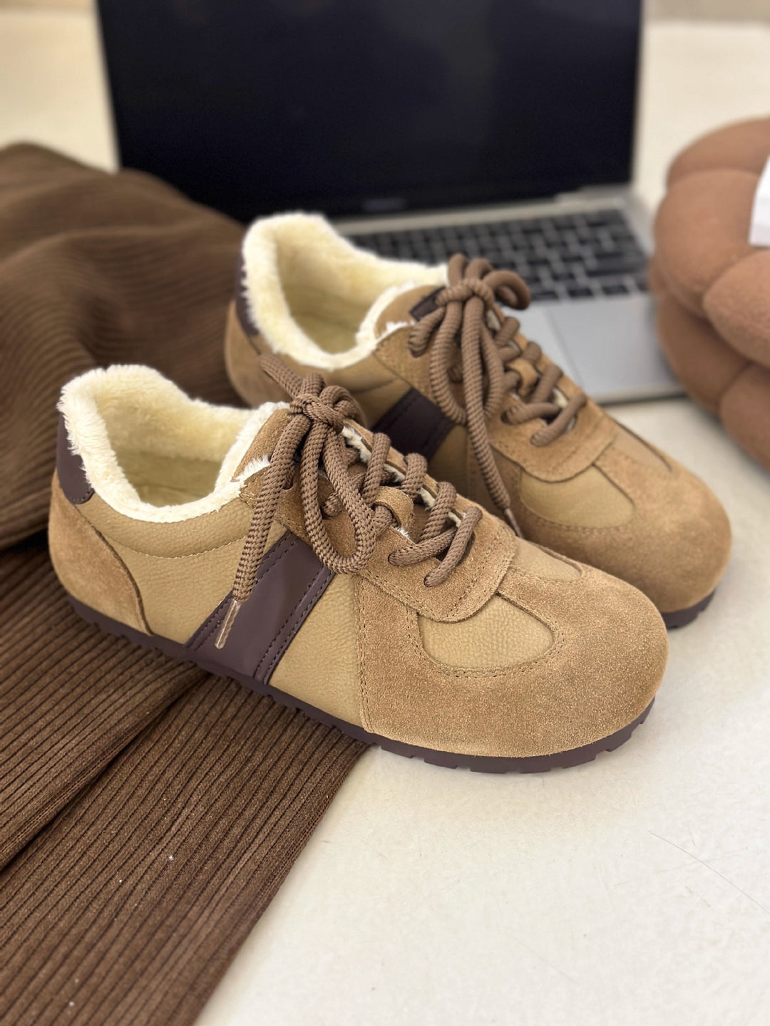 Damen Sneakers mit kuscheligem Innenfutter und rutschfester Sohle EB