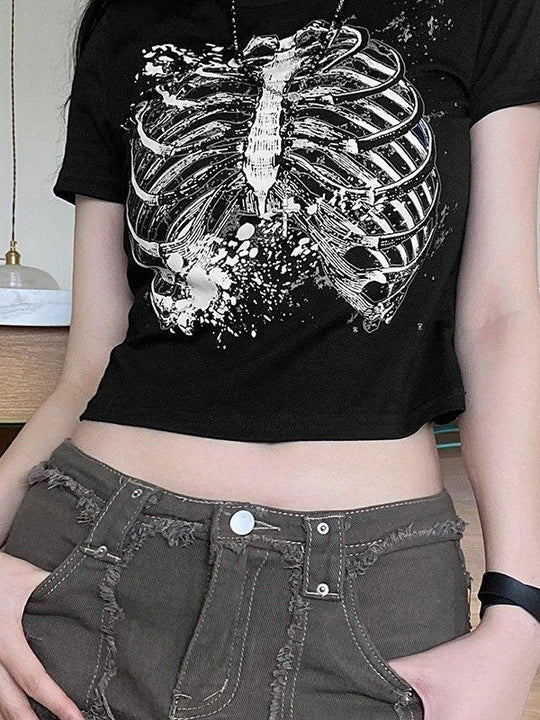 Damen Crop-T-Shirt mit verspieltem Lippenmotiv und modernem Schriftzug EB