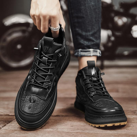Herren robuste Schnür-Boots mit gepolstertem Knöchelkragen, strukturierter Lederoptik und griffiger Profilsohle EB