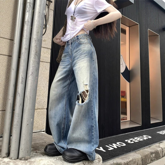 Damen Weit geschnittene Destroyed Jeans mit lässigem Schnitt und modischen Riss-Details EB