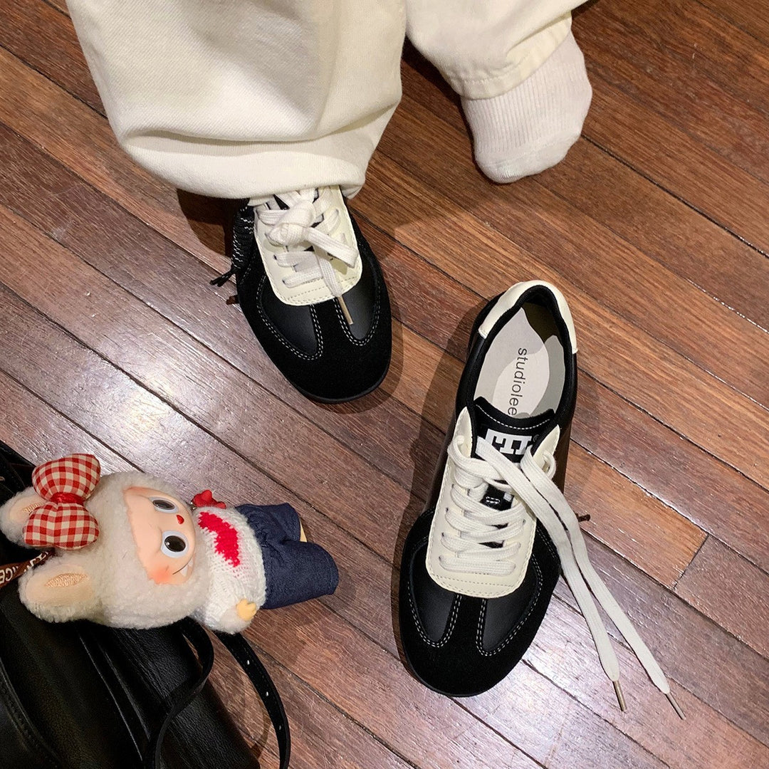 Damen modische Sneaker mit retro-inspiriertem Design und robustem Sohlenprofil EB