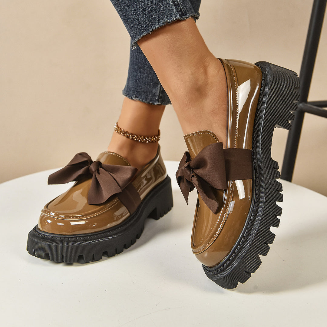 Damen Glänzende Plateau-Loafer mit übergroßer Zierschleife und grober Profilsohle EB