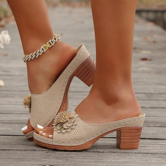 Damen Lederoptik-Peeptoe Mules mit Blütenapplikation und mittlerem Blockabsatz EB