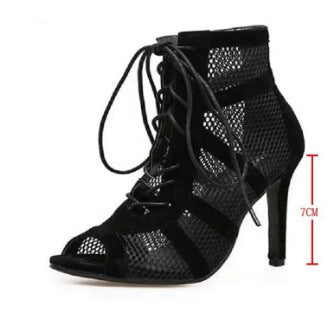 Damen Peep-Toe Stiefeletten aus atmungsaktivem Netzmaterial mit eleganten Schnürdetails EB