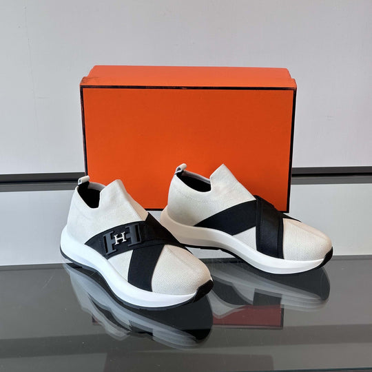 Damen Sportliche Slip-On Sneakers mit atmungsaktiver Mesh-Oberfläche und Dämpfungssystem EB