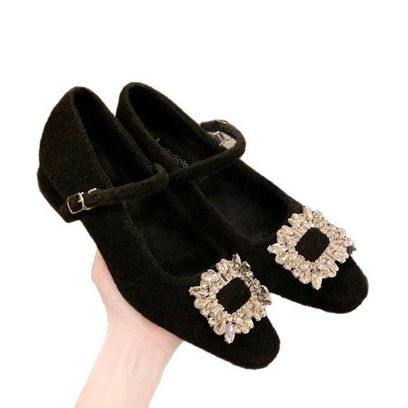 Damen Ballerina-Schuhe mit funkelnden Strassdetails und nostalgischem Riemenverschluss EB