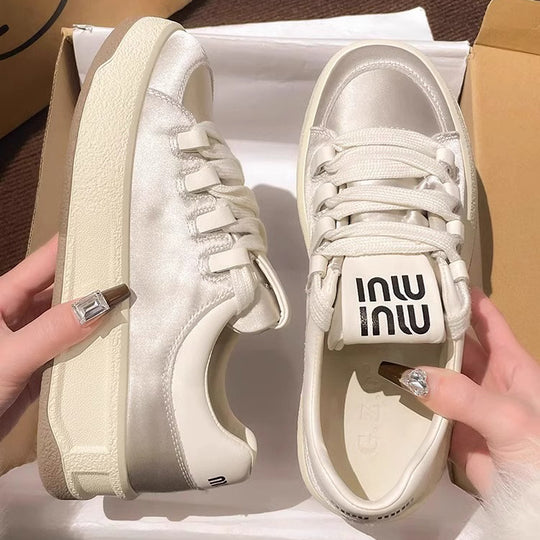 Damen Elegante Sneakers mit glattem Obermaterial und breiter Sohle EB