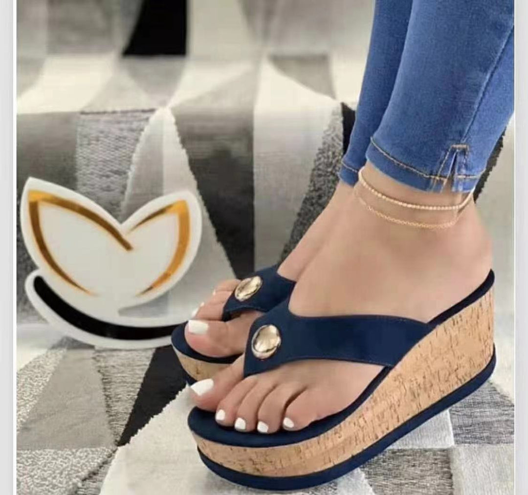 Damen Wedge-Pantoletten mit eleganter Korksohle und dekorativen Riemen EB