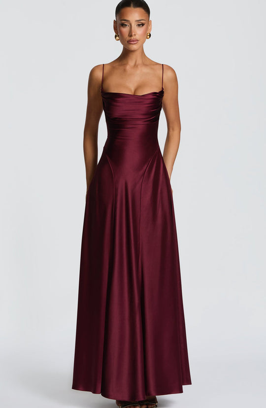 Damen Elegantes Maxikleid mit raffinierten Spaghetti-Trägern und fließendem Satin EB