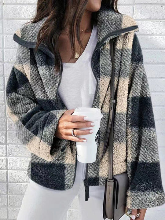 Damen kuschelige Fleecejacke mit Karomuster und hohem Kragen EB