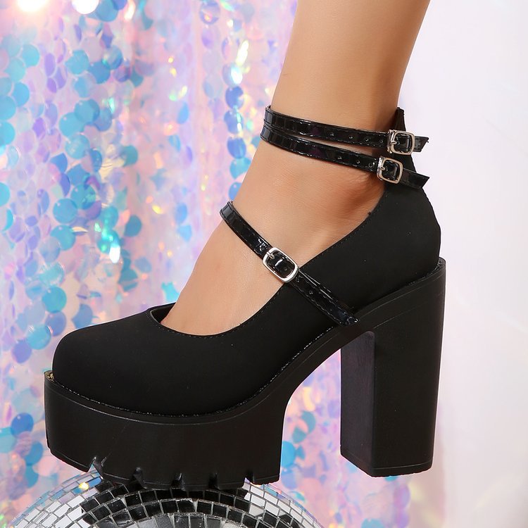Damen Plateau-Pumps mit eleganter Doppelriemenführung und rutschfester Sohle EB
