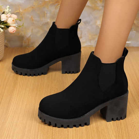 Damen nan Chelsea-Ankle-Boots mit grober Profilsohle, elastischen Seiteneinsätzen und Pull-Tab EB