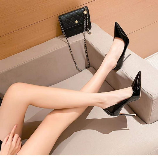 Damen Elegante Stiletto-Pumps mit schmaler Silhouette und glänzender Oberfläche EB