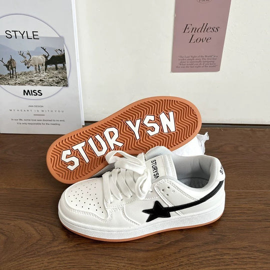 Damen Sneakers im zeitgenössischen Design mit atmungsaktiver Oberflächenstruktur und Gummisohle EB