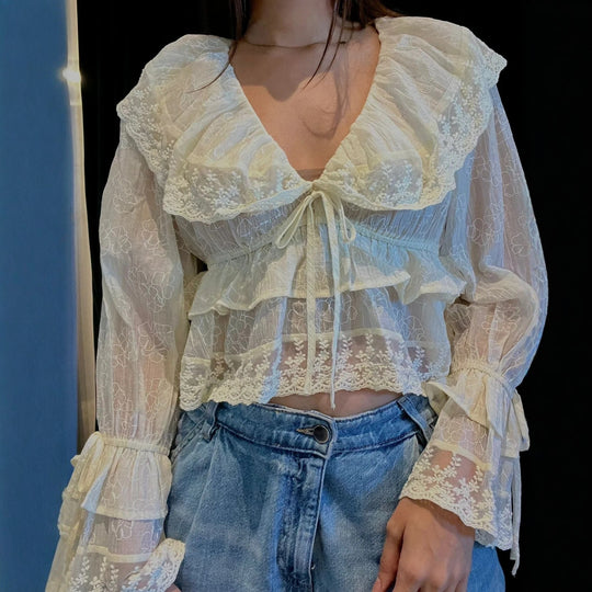 Damen romantische Bluse mit Spitzenverzierungen und Rüschendetails EB