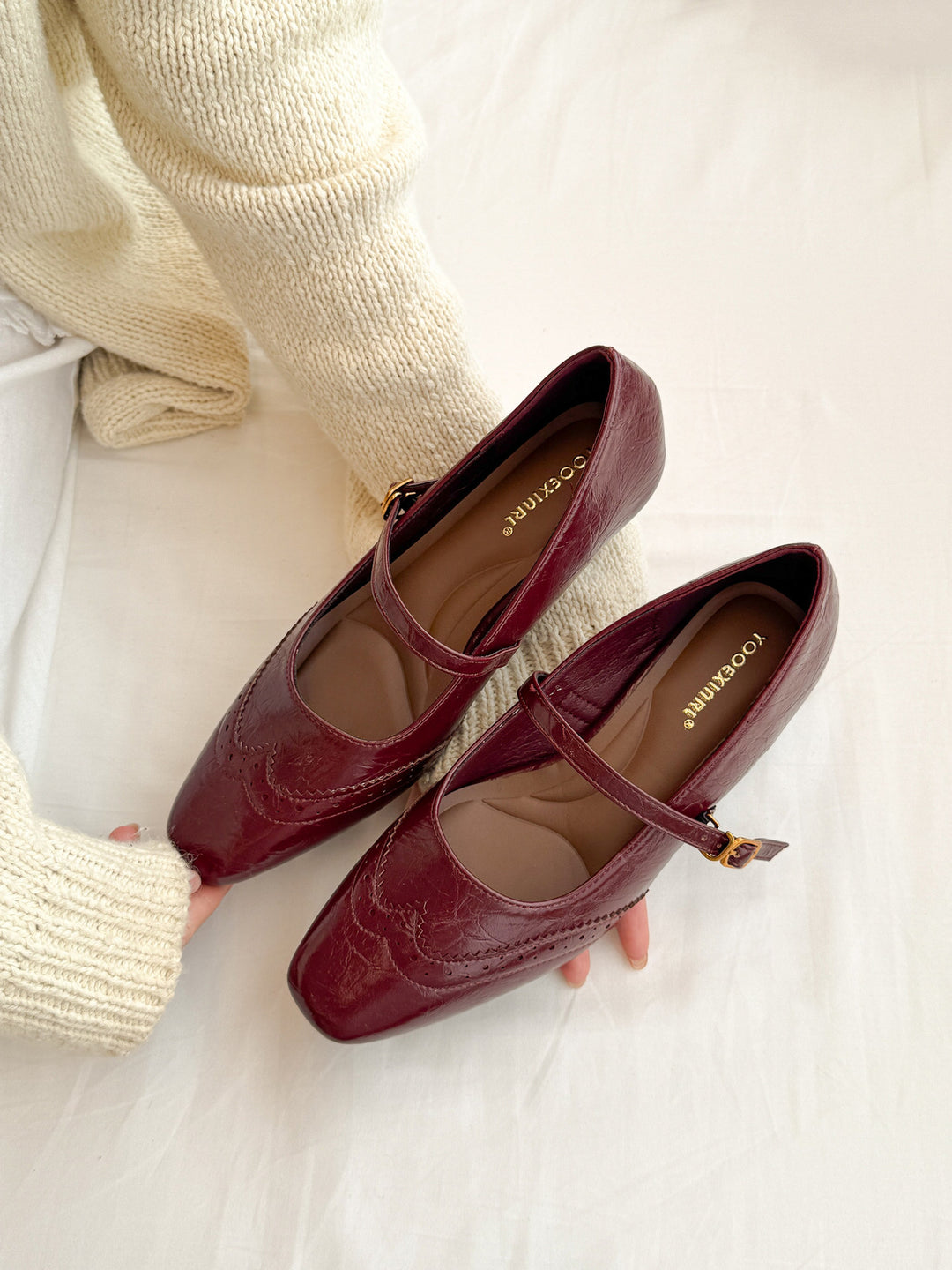 Damen elegante Ballerinas mit verstellbarem Riemen und feiner Brogue-Prägung EB